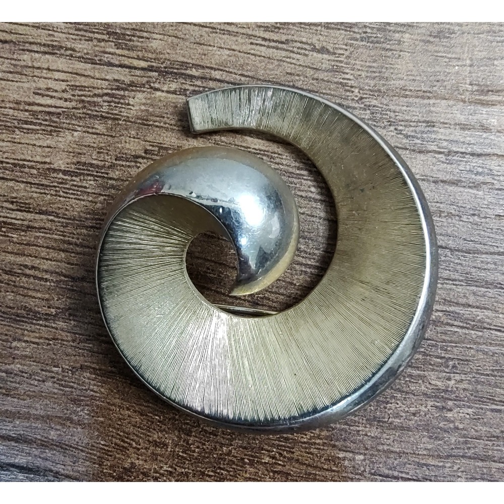 Vtg Crown Trifari Signed Textured Gold Tone Spiral Brooch 1.75" J271